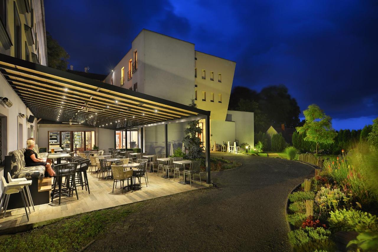 Chateau Loucen Garden Retreat ภายนอก รูปภาพ