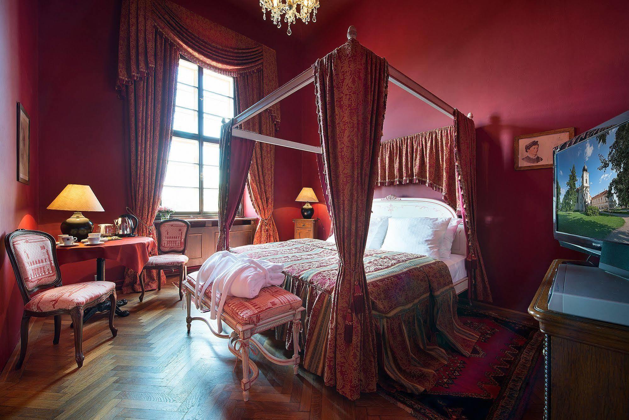 Chateau Loucen Garden Retreat ภายนอก รูปภาพ