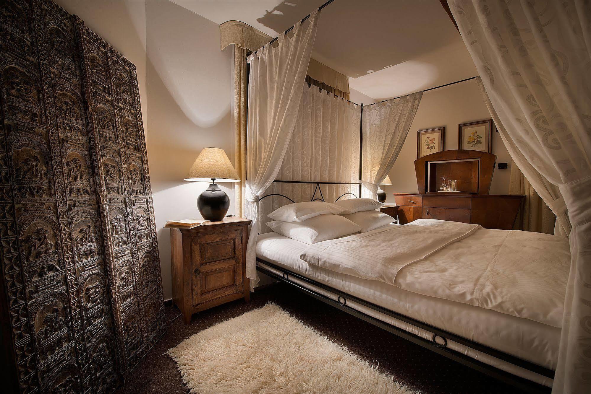 Chateau Loucen Garden Retreat ภายนอก รูปภาพ