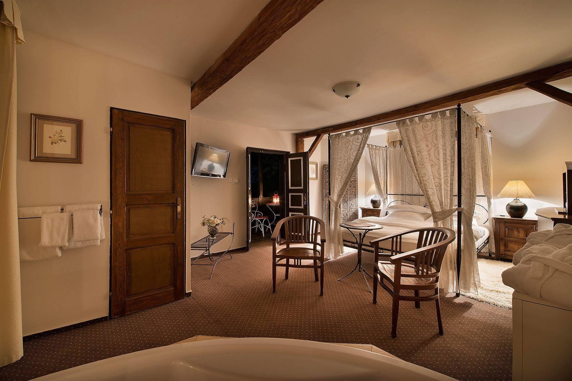 Chateau Loucen Garden Retreat ภายนอก รูปภาพ